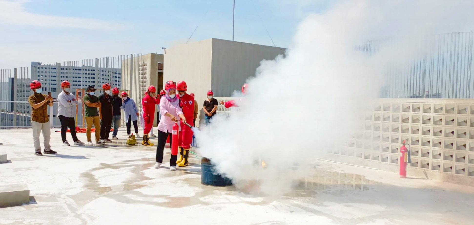 first aid fire training pelatihan kebakaran diklat PMI PMR KSR relawan kuningan korps Red Cross Indonesia website